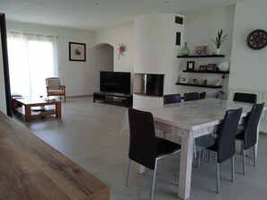 Dining - La Villa du Soleil Sereine et Familiale. .animal de Compagnie Accepté (Frontignan)