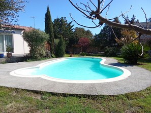 Outdoor pool - La Villa du Soleil Sereine et Familiale. .animal de Compagnie Accepté (Frontignan)