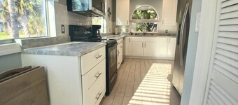 Quiet Quaint Cottage Right on Gulf Access Imperial River Close To Everything