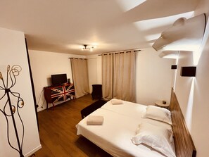 5 chambres, fer et planche à repasser, Wi-Fi gratuit, draps fournis