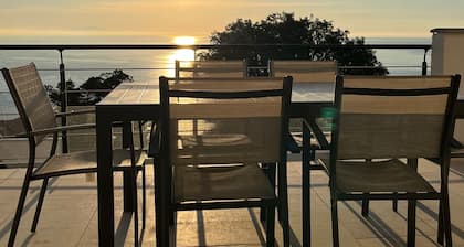 Villa moderne vue mer pour 10 pers , avec piscine a 5mn de Bastia.