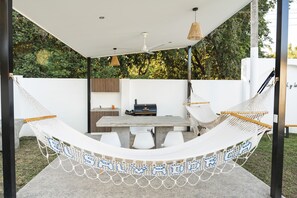 屋外ダイニングエリア