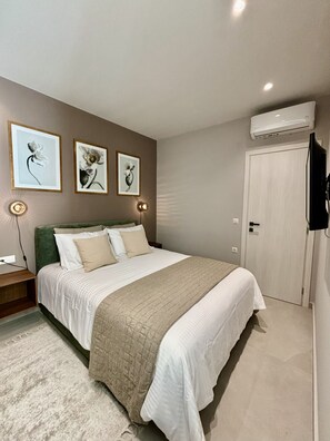 2 bedrooms, iron/ironing board, WiFi, bed sheets - Cozy Apartment with Spacious Veranda Downtown (Iraklio)