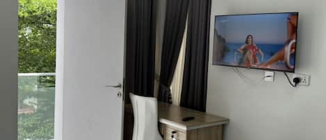 Deluxe-Zimmer | Schreibtisch, laptopgeeigneter Arbeitsplatz, kostenloses WLAN