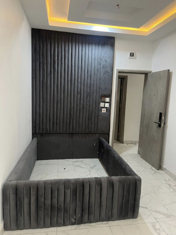 Classic Single Room | Desk, laptop workspace, free WiFi - HighX Hotels (Port Harcourt)