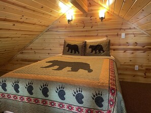 2 bedrooms, WiFi, bed sheets - The Antler Cozy Cabin! Cooke City, at the entrance of Yellowstone's NE Gate and Lamar Valley (Cooke City)