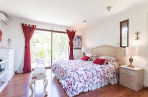 4 dormitoris, planxa i posts de planxar, wifi i roba de llit 