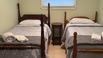 2 多间卧室、免费 WiFi、床单