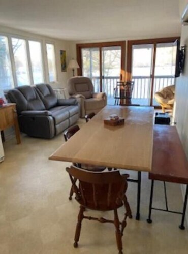 Brimfield Waterfront cottage