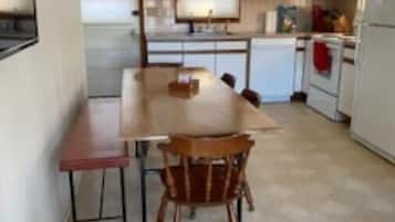 Kühlschrank, Ofen, Herdplatte, Geschirrspüler