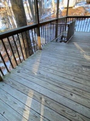 Property grounds - Brimfield Waterfront cottage (Brimfield)