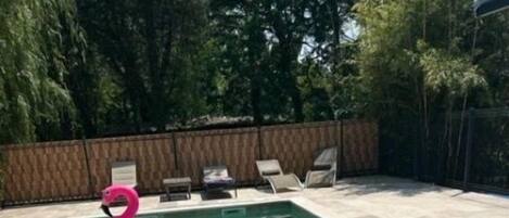 حمّام سباحة خارجي