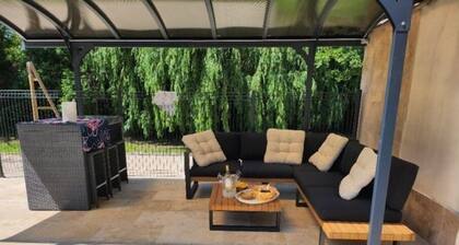 Gîte à la Campagne Dans un Parc Arboré Avec Piscine