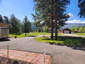 Property grounds - Remodeled Cozy home: 20min to Wolfcreek Ski + 3min to Golf and Rio Grande River (South Fork)