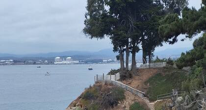 Habitacion con baño privado y balcon,  playa las Conchitas y Parque de Quintero