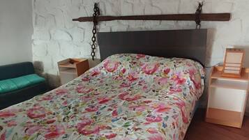 5 bedrooms, WiFi, bed sheets