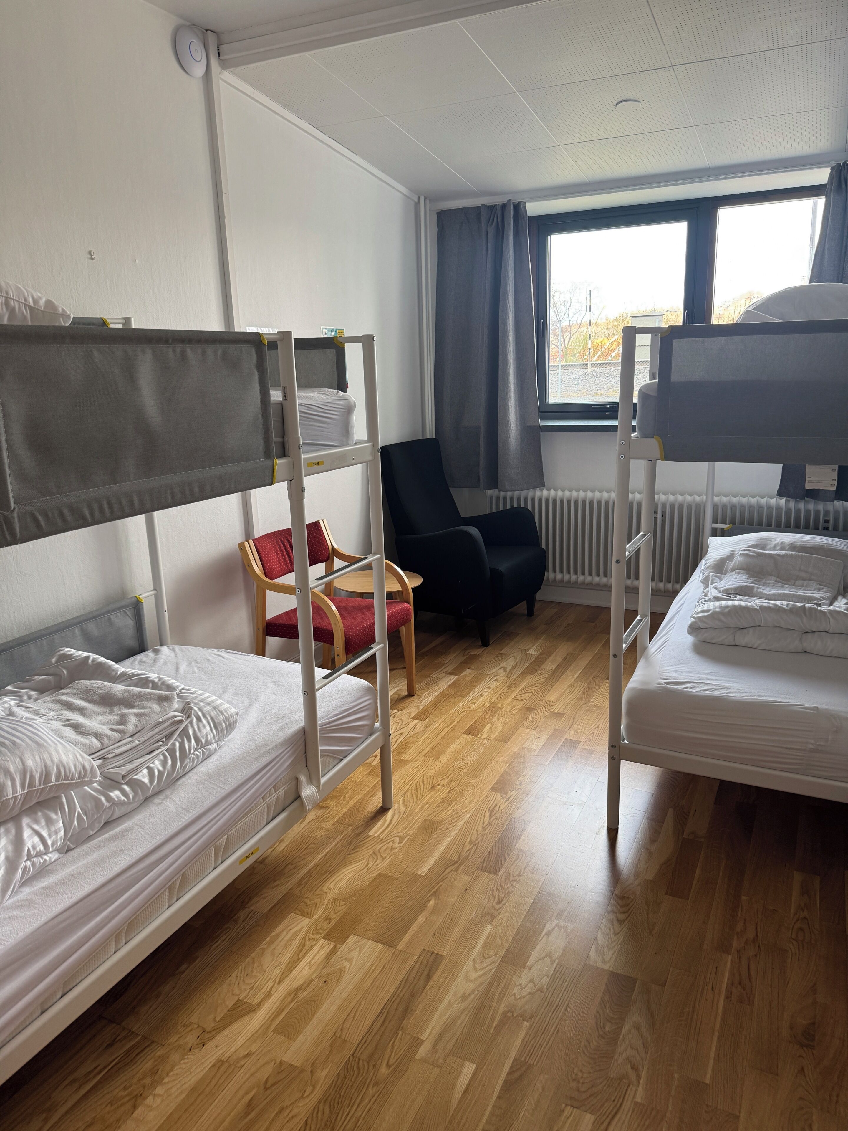 Economy Quadruple Room | Individually furnished, soundproofing, free WiFi, bed sheets