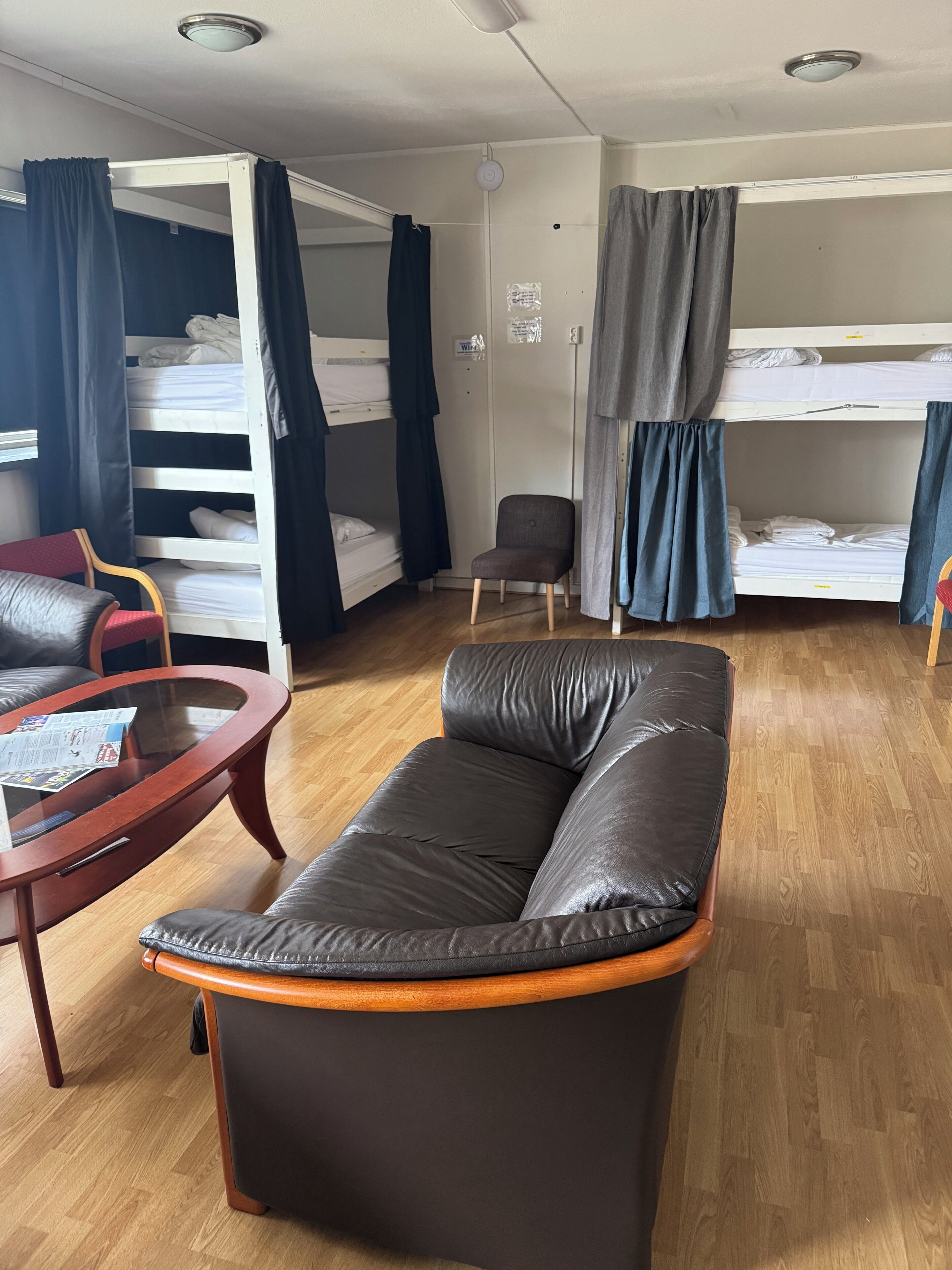 Perusyhteismajoitus, vain naisille | Yksilöllisesti kalustettu, äänieristys, ilmainen Wi-Fi, vuodevaatteet