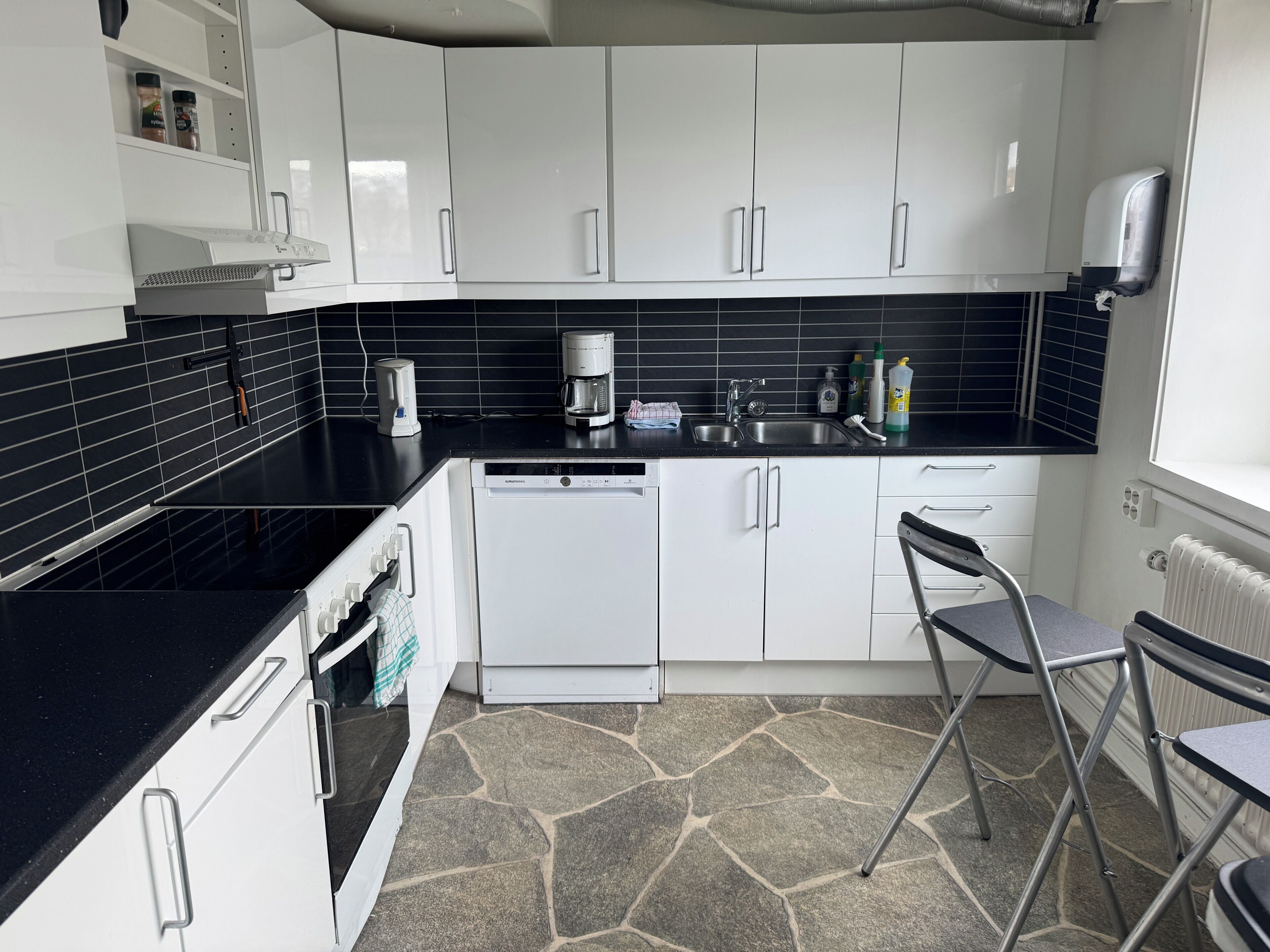 Oven, stovetop, dishwasher, toaster