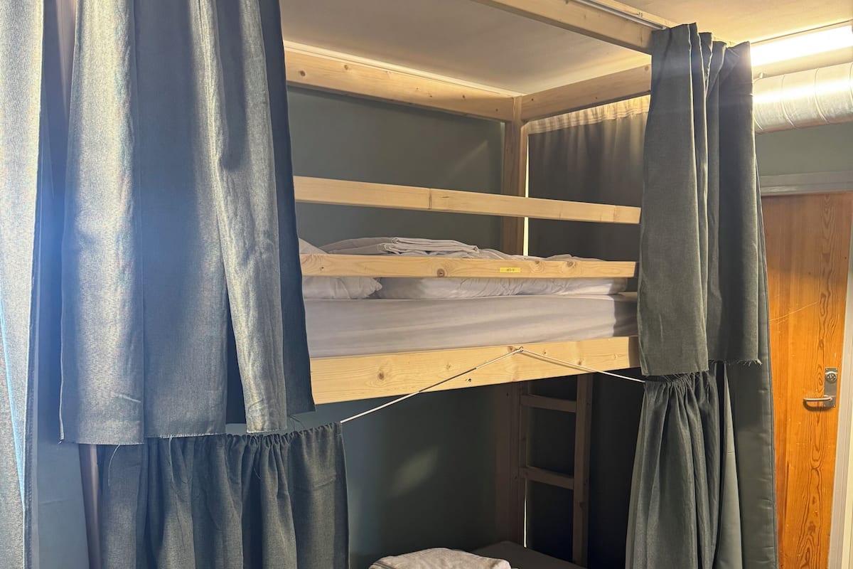 Basic Shared Dormitory, Mixed Dorm