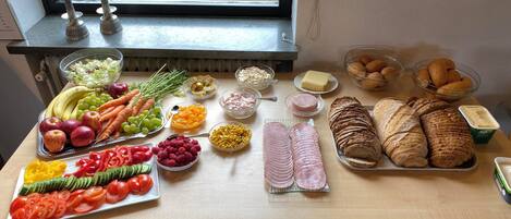 Café da manhã com buffet todos os dias (NOK 100 por pessoa)