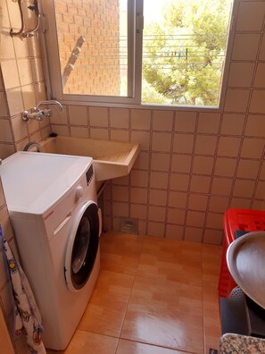 Hair dryer, towels, soap, shampoo - El Campello - Costa Blanca Apartamento (El Campello)