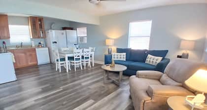 3Mi 2 Beach Updated in 2023 Spacious Private Baths Kit Close to 20 Restaurants