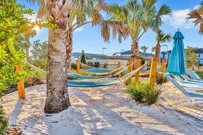 Property grounds - Enchanted Villa - 8 Miles from Disney-pool, children's items, open layout, & W/D (Davenport)