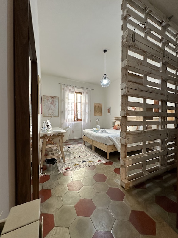 3 chambres, bureau, fer et planche à repasser, accès au Wi-Fi (inclus)