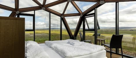 One-Bedroom Cottage | Desk, laptop workspace, soundproofing, free WiFi