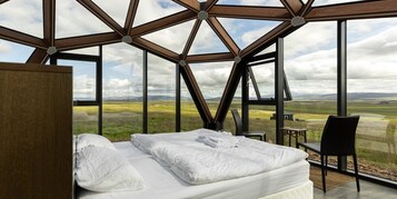 Escritorio y espacio para trabajar con laptop 