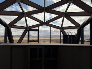 One-Bedroom Cottage | Skrivebord, arbejdsområde til bærbare computere, lydisolering