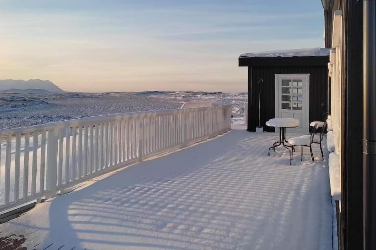 Deluxe dubbelrum eller tvÄbÀddsrum - utsikt mot bergen | Skrivbord, arbetsyta för laptop, ljudisolering och gratis wi-fi