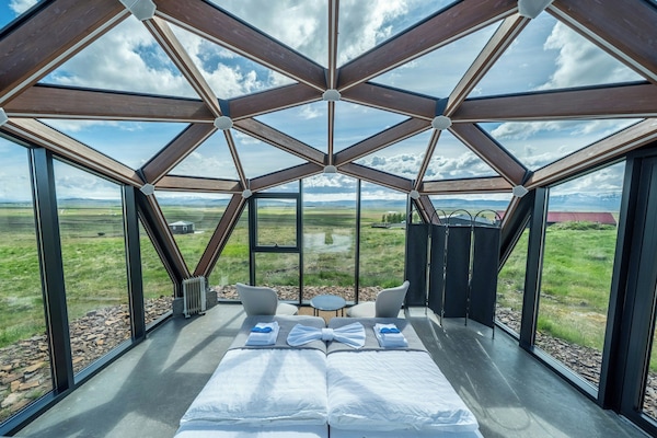 One-Bedroom Cottage | Private spa tub