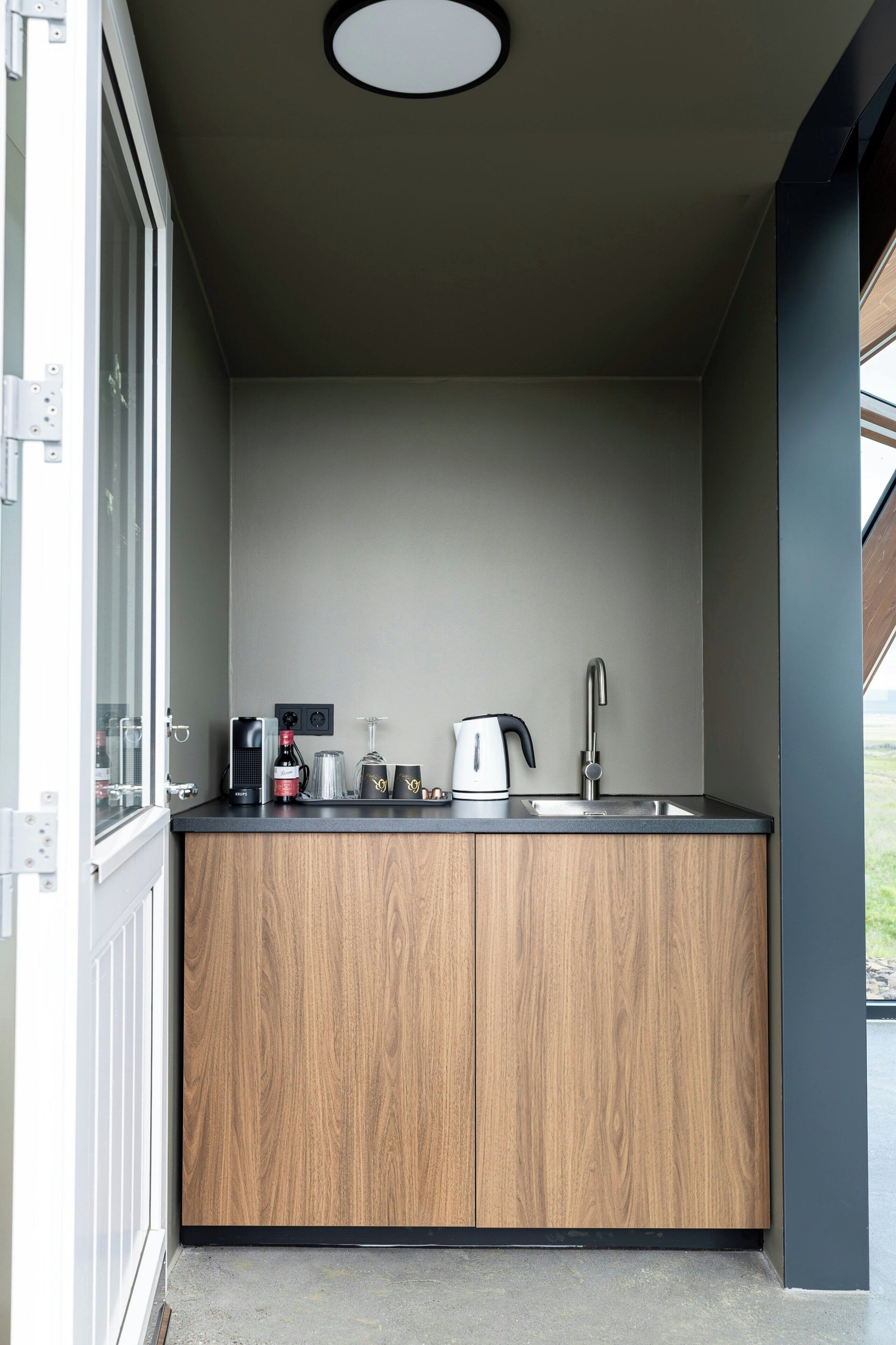 One-Bedroom Cottage | Coin cuisine privé | Cafetière/bouilloire, bouilloire électrique