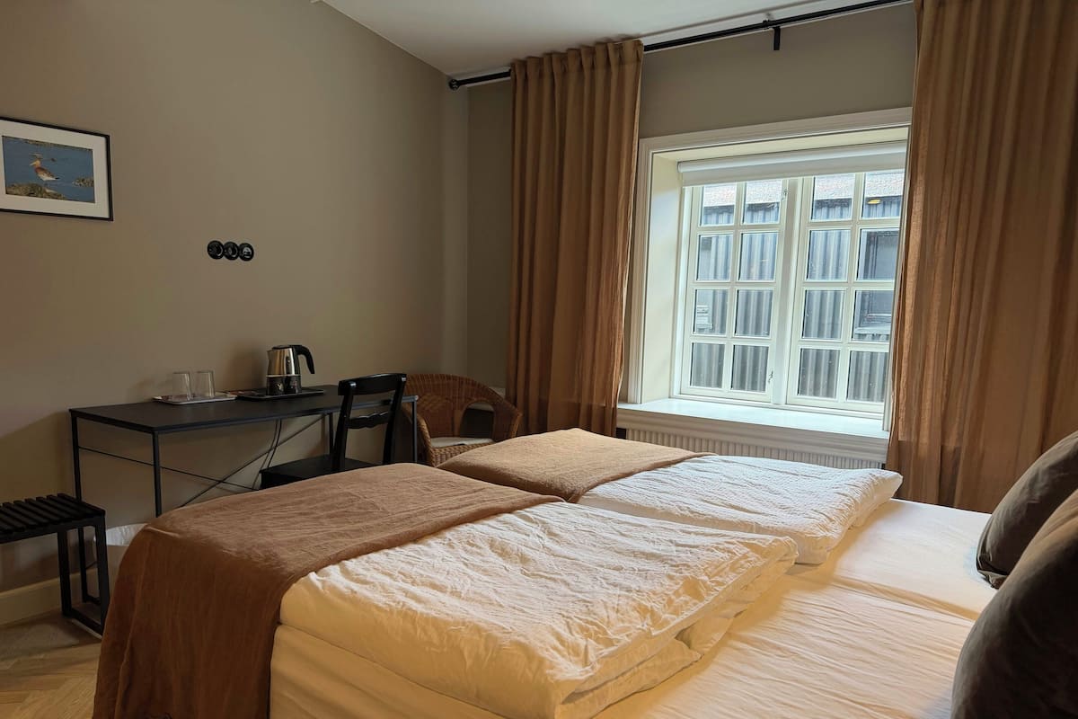 Economy Double or Twin Room | Desk, laptop workspace, soundproofing, free WiFi