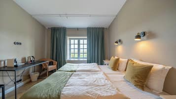 Quarto casal ou duplo superior, vista para a montanha | Escrivaninha, espaço de trabalho para notebook, quartos à prova de som