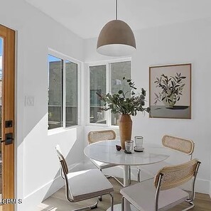 Dining - Modern Beach House~newly remodeled w/outdoor patio~15min to beach~pet friendly! (Long Beach)