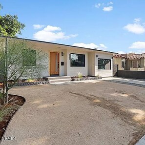 Exterior - Modern Beach House~newly remodeled w/outdoor patio~15min to beach~pet friendly! (Long Beach)