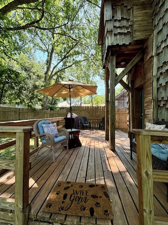 Terrace/patio. Unique art house just 1 block off the town square!