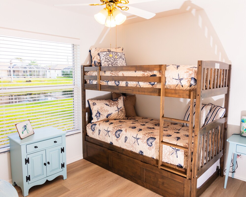 Living the tropical dream in this beautiful canal oasis in SW Florida