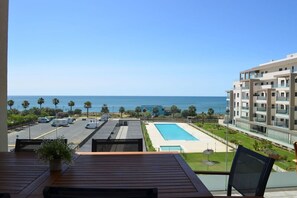 Outdoor dining - The Paradise Apartment. ¡Incredible luxury front line beach apartment! (Ayamonte)