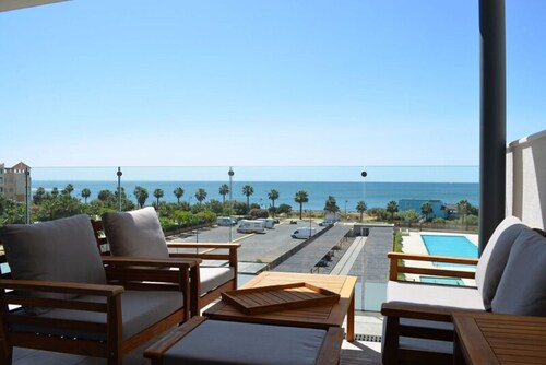The Paradise Apartment. ¡Incredible luxury front line beach apartment!