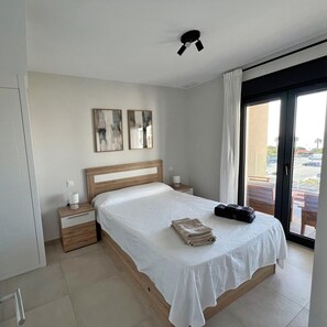 2 bedrooms, iron/ironing board, free WiFi, bed sheets - The Paradise Apartment. ¡Incredible luxury front line beach apartment! (Ayamonte)