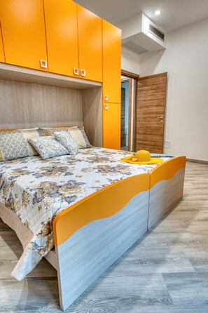 2 bedrooms, desk, iron/ironing board, WiFi - Margaret House Sorrento (Sorrento)