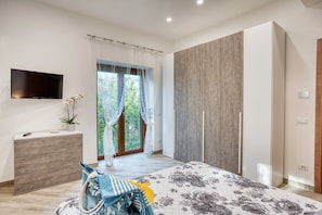 2 Schlafzimmer, Schreibtisch, Bügeleisen/Bügelbrett, WLAN