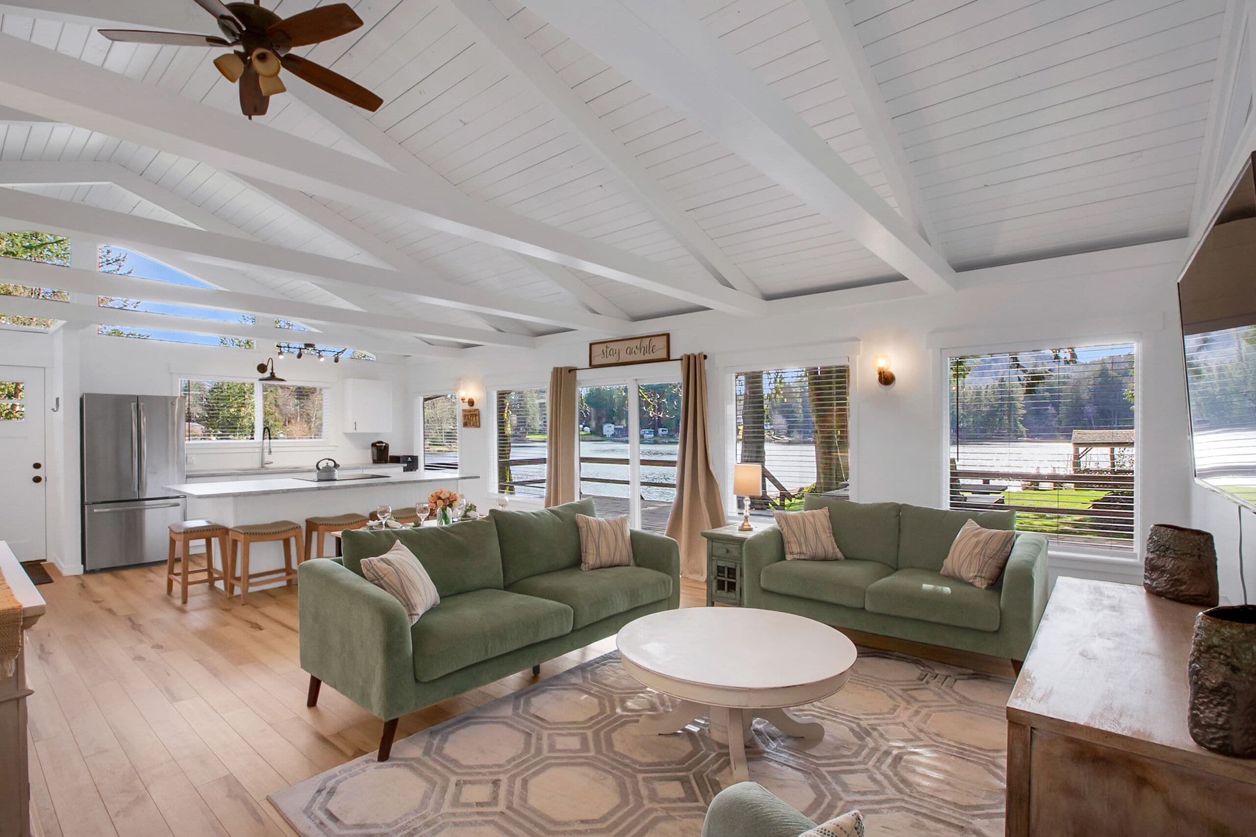 智能电视、壁炉、电子游戏、乒乓球