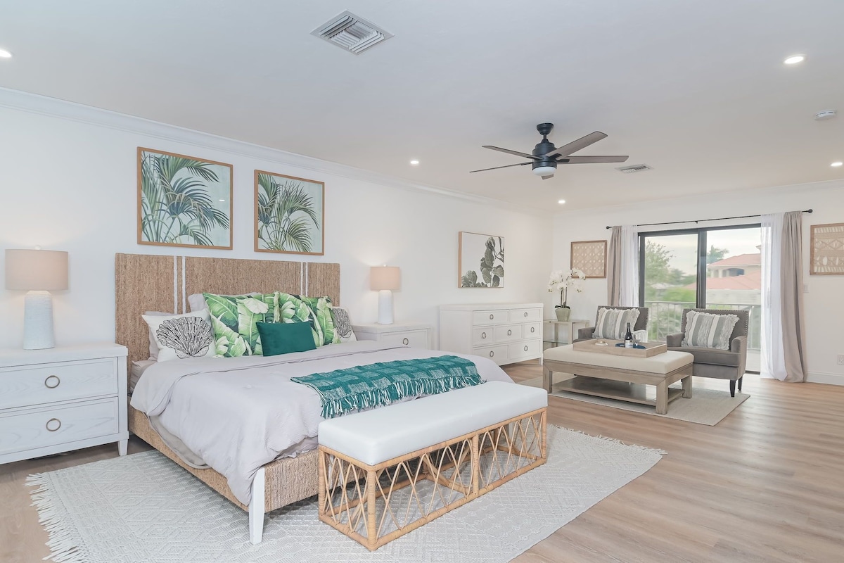 Photo 12 of Prime Location Close to Downtown Waterfront/ Boatslip 3 Bedroom 3 Bath Pool Home