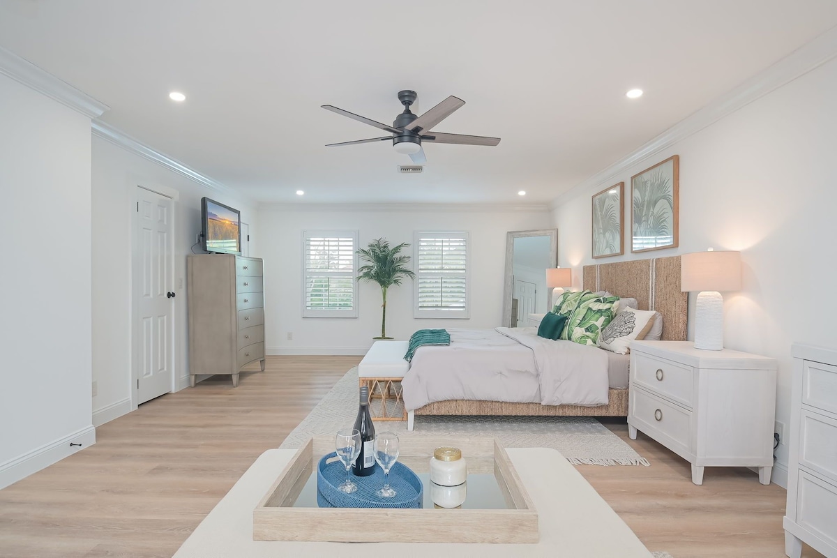 Photo 11 of Prime Location Close to Downtown Waterfront/ Boatslip 3 Bedroom 3 Bath Pool Home
