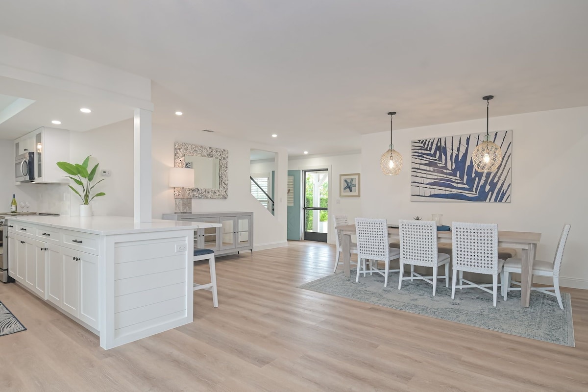 Photo 3 of Prime Location Close to Downtown Waterfront/ Boatslip 3 Bedroom 3 Bath Pool Home